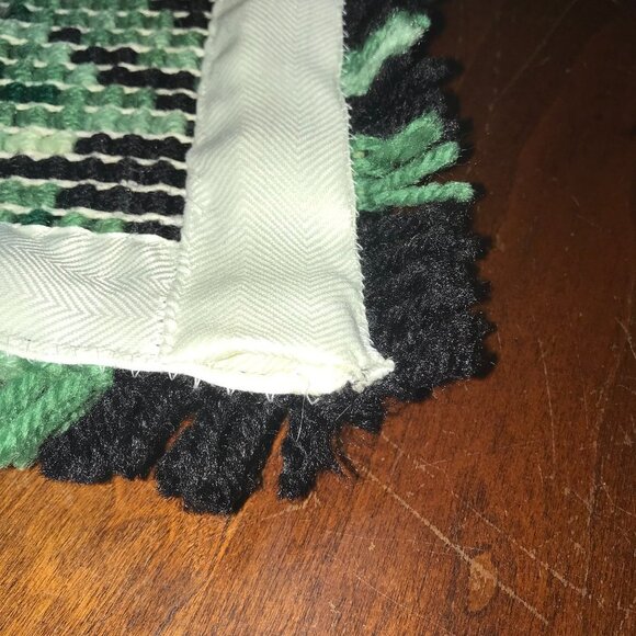 Beautiful roses latch rug hand made - Picture 6 of 6